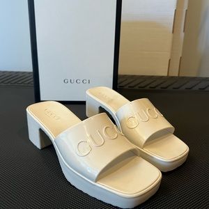 GUCCI plastique white slides size 6